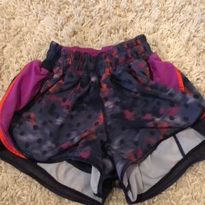patterned lululemon size 2 shorts